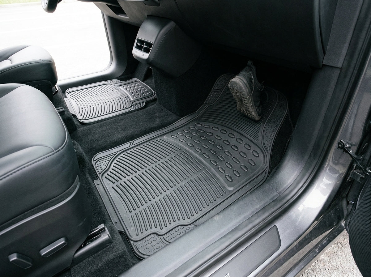 Heavy-duty rubber car floor mats, 4-piece set, fitted in a car footwell